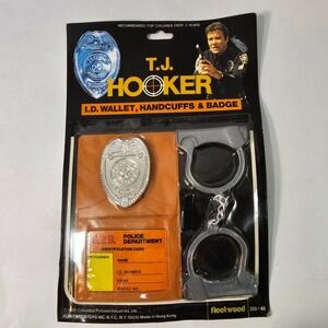 Vintage 1982 TJ Hooker Police Toy Set ID Wallet Handcuffs Badge Warped card